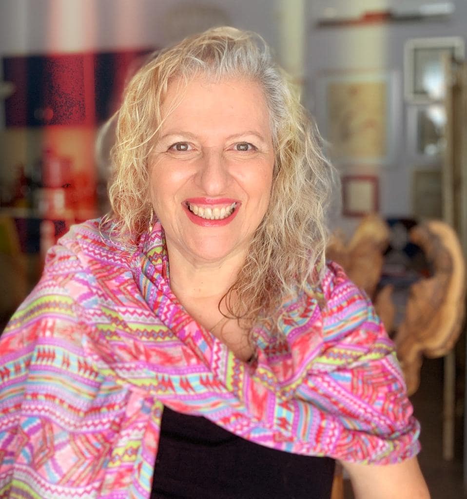 רותי בסטודיו לשירה רב תחומית רותי בסטודיו לשירה רב תחומית